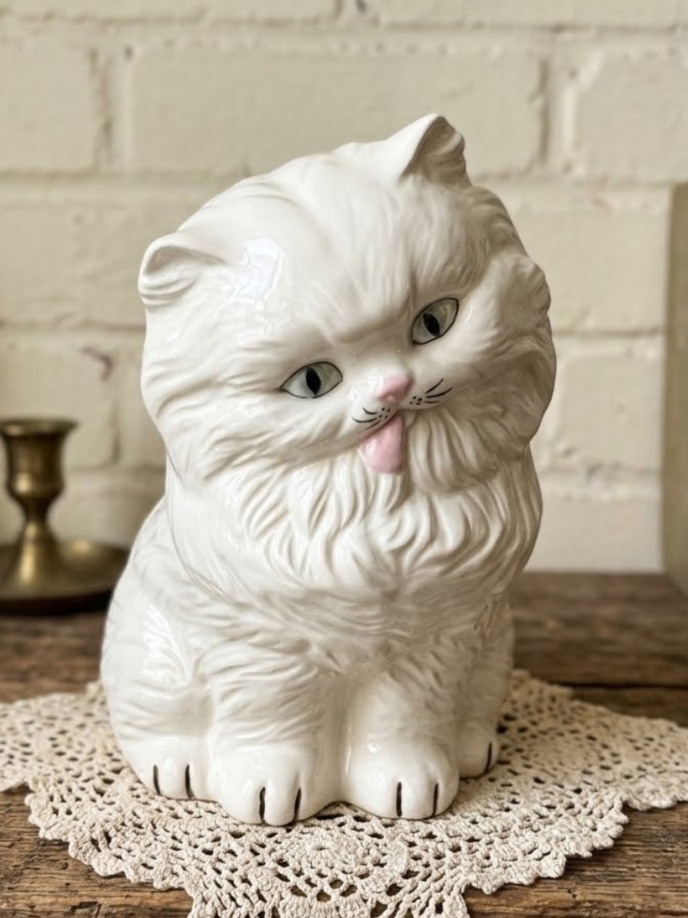 Rare Retro Kitsch Ceramic White Persian Cat Statue Derpy Face Fluffy Licking